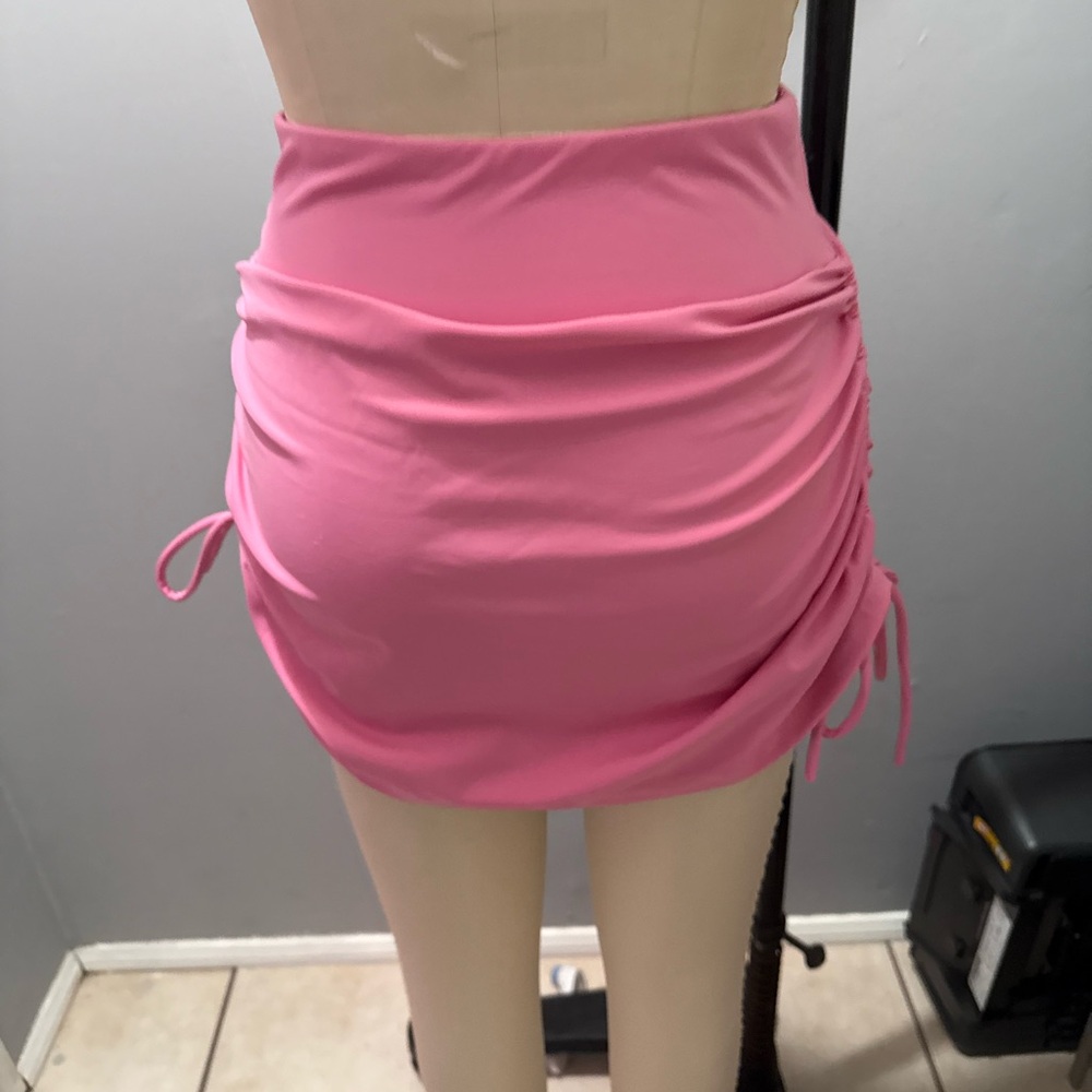 Chic Pink Ruched Skort - Picture 2 of 7